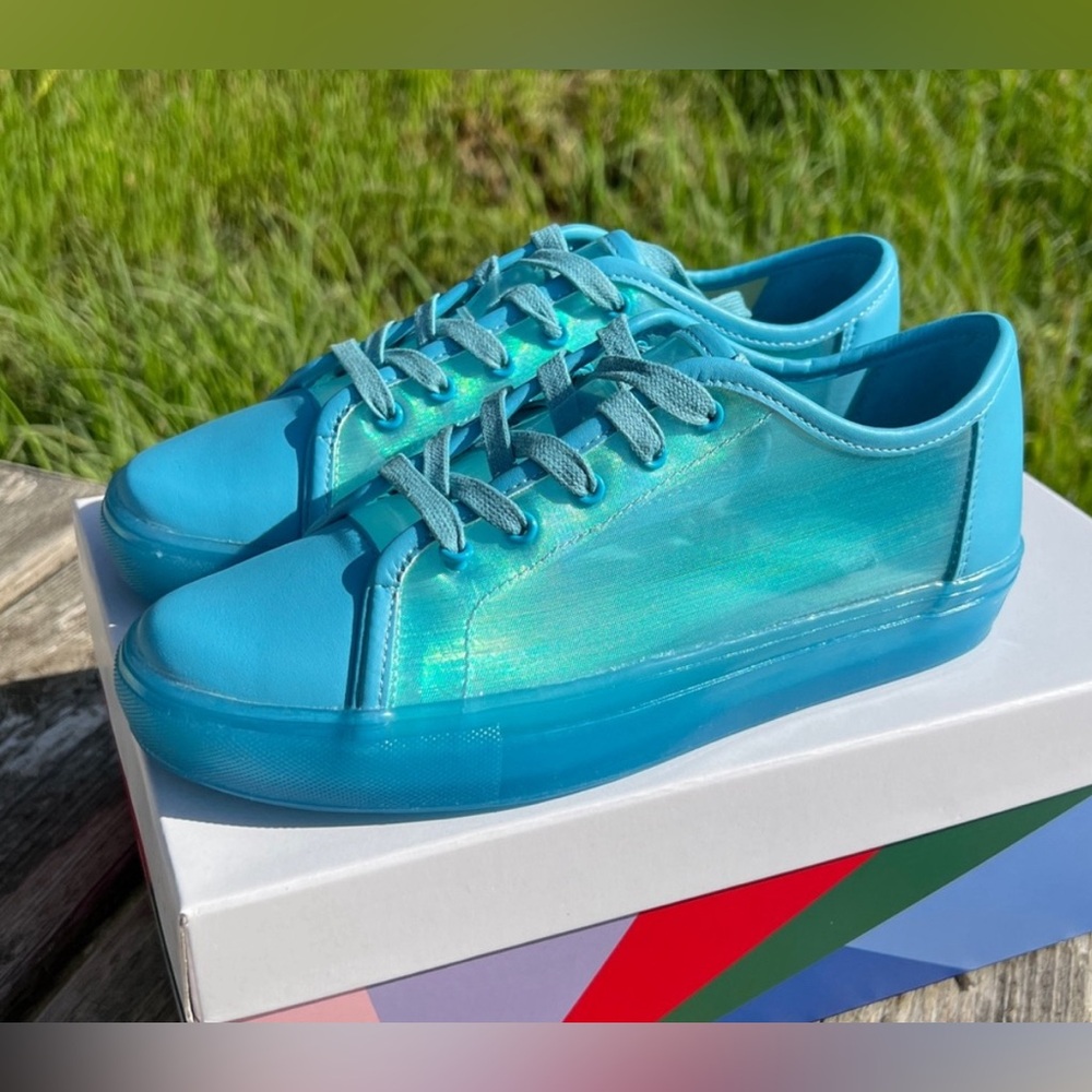 NIB Katy Perry Blue Pop The Goodie Iridescent Transparent Sneakers Size 5.5